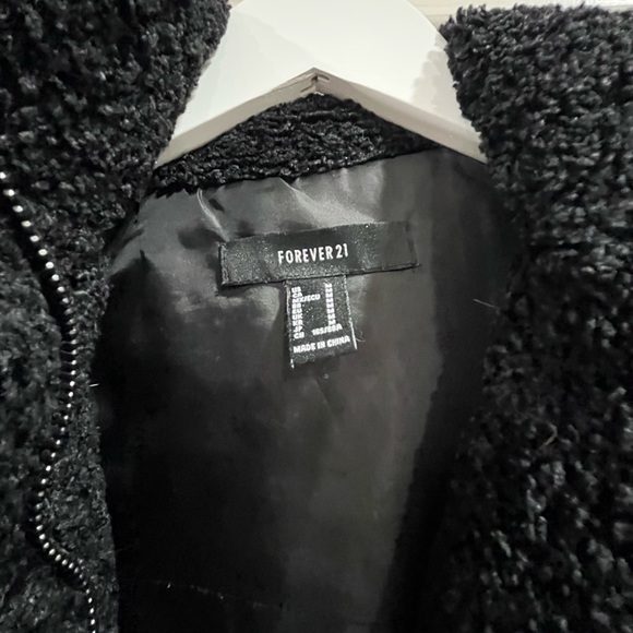 Thick bear coat - Picture 2 of 3